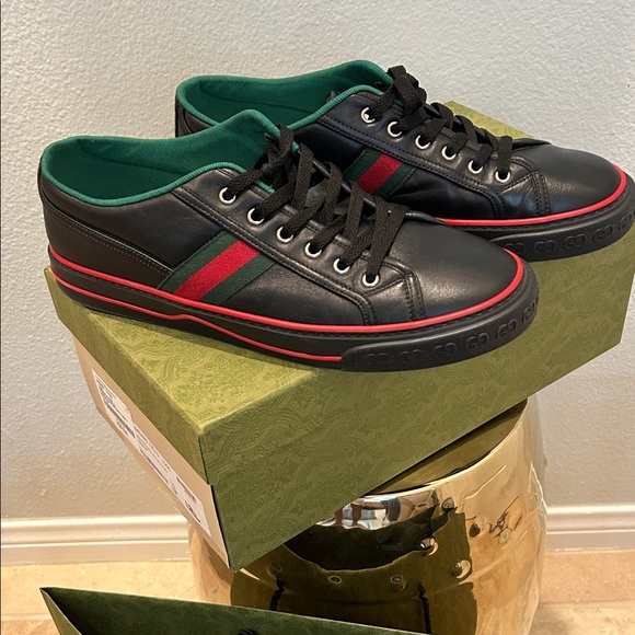 Gucci Black and Red Men's Sneakers - Picture 1 of 6